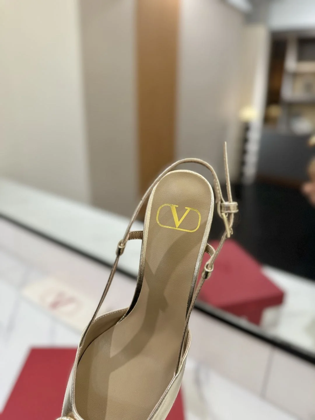 Valentino Sandals Unisex 35965