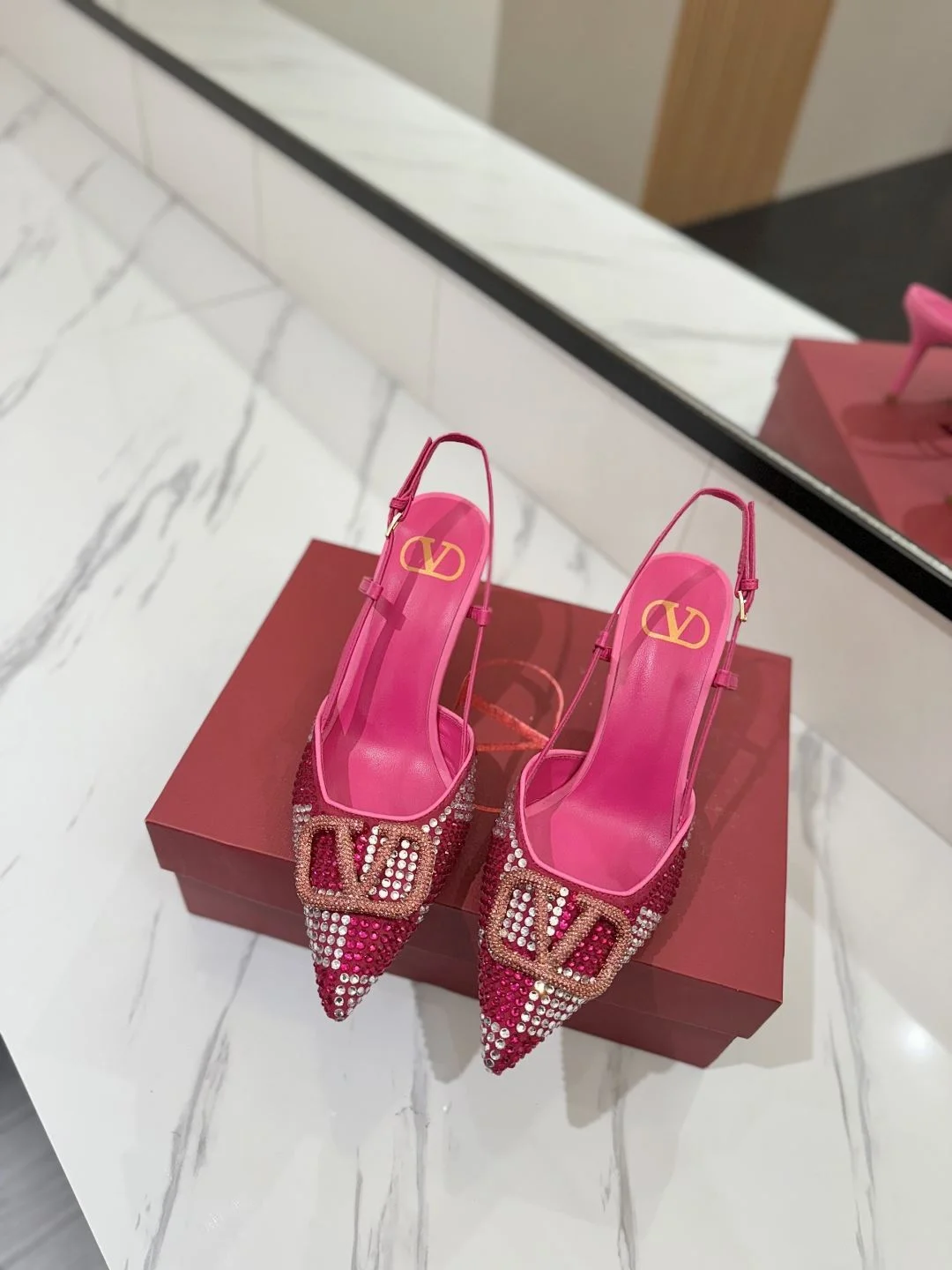 Valentino Sandals GoodFit 35961