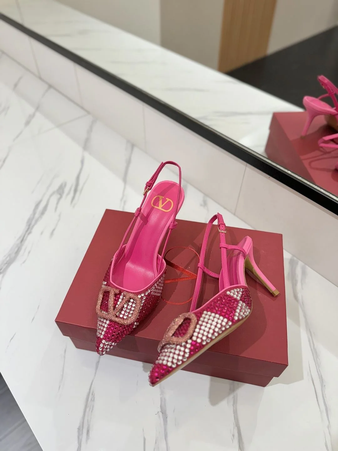 Valentino Sandals GoodFit 35961