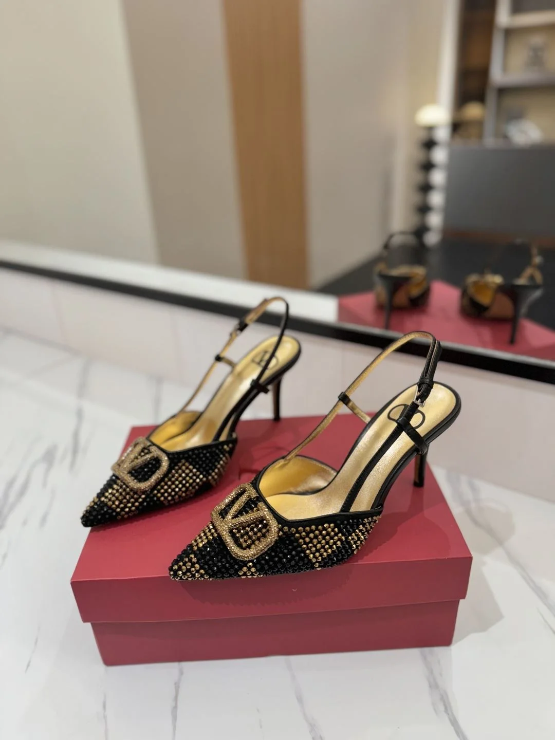 Valentino Sandals Durable 35958