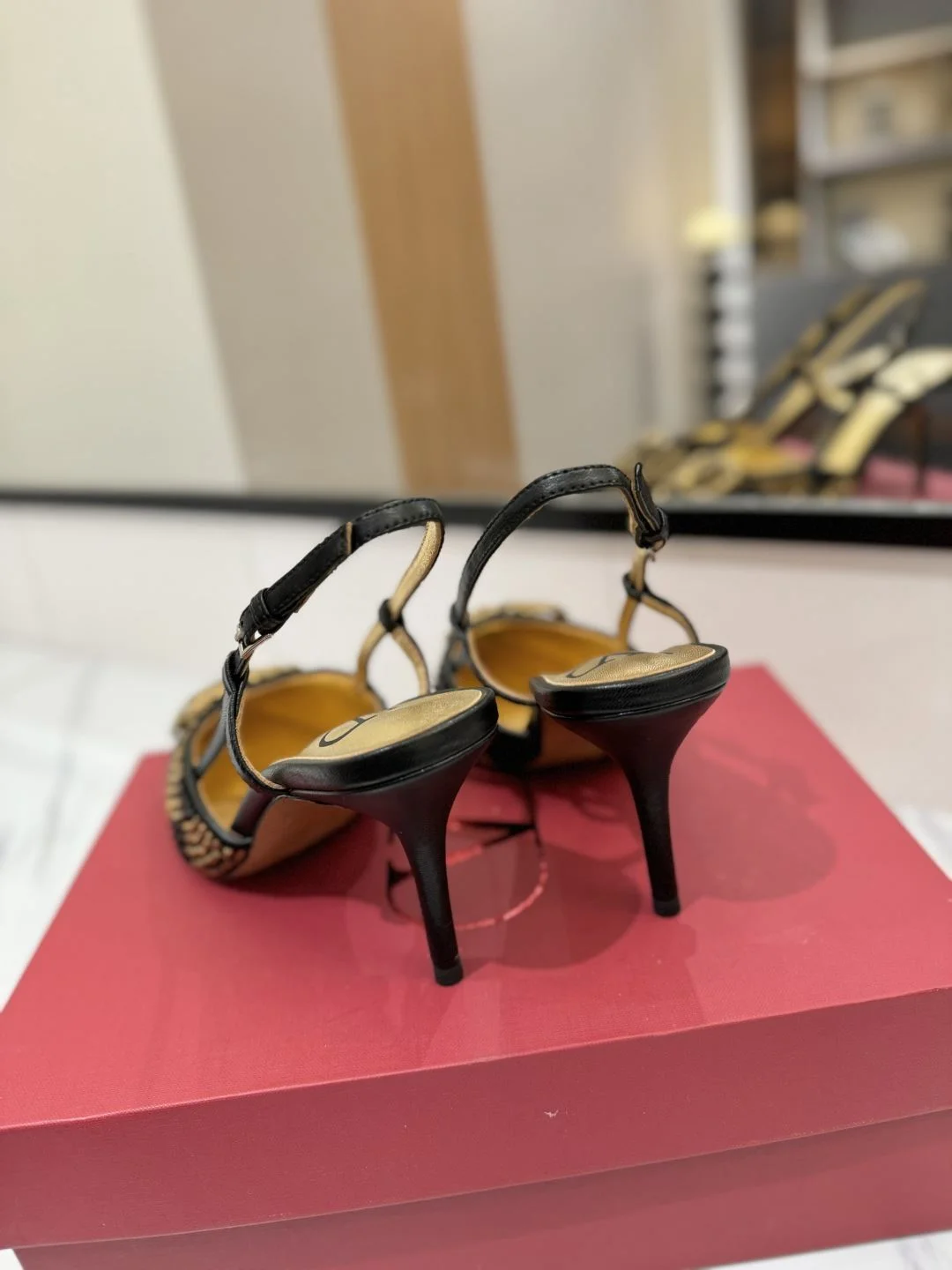 Valentino Sandals Durable 35958