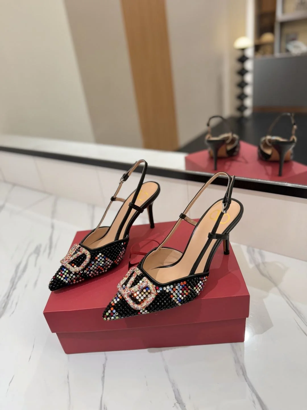 Sleek Valentino Sandals 35946