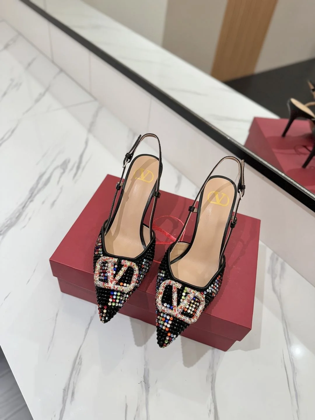 Sleek Valentino Sandals 35946