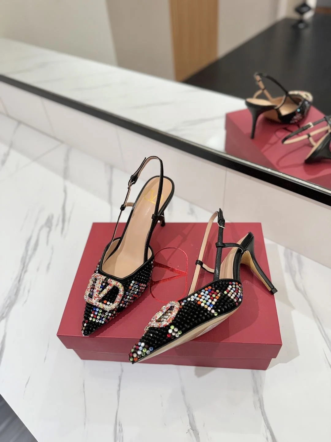 Sleek Valentino Sandals 35946