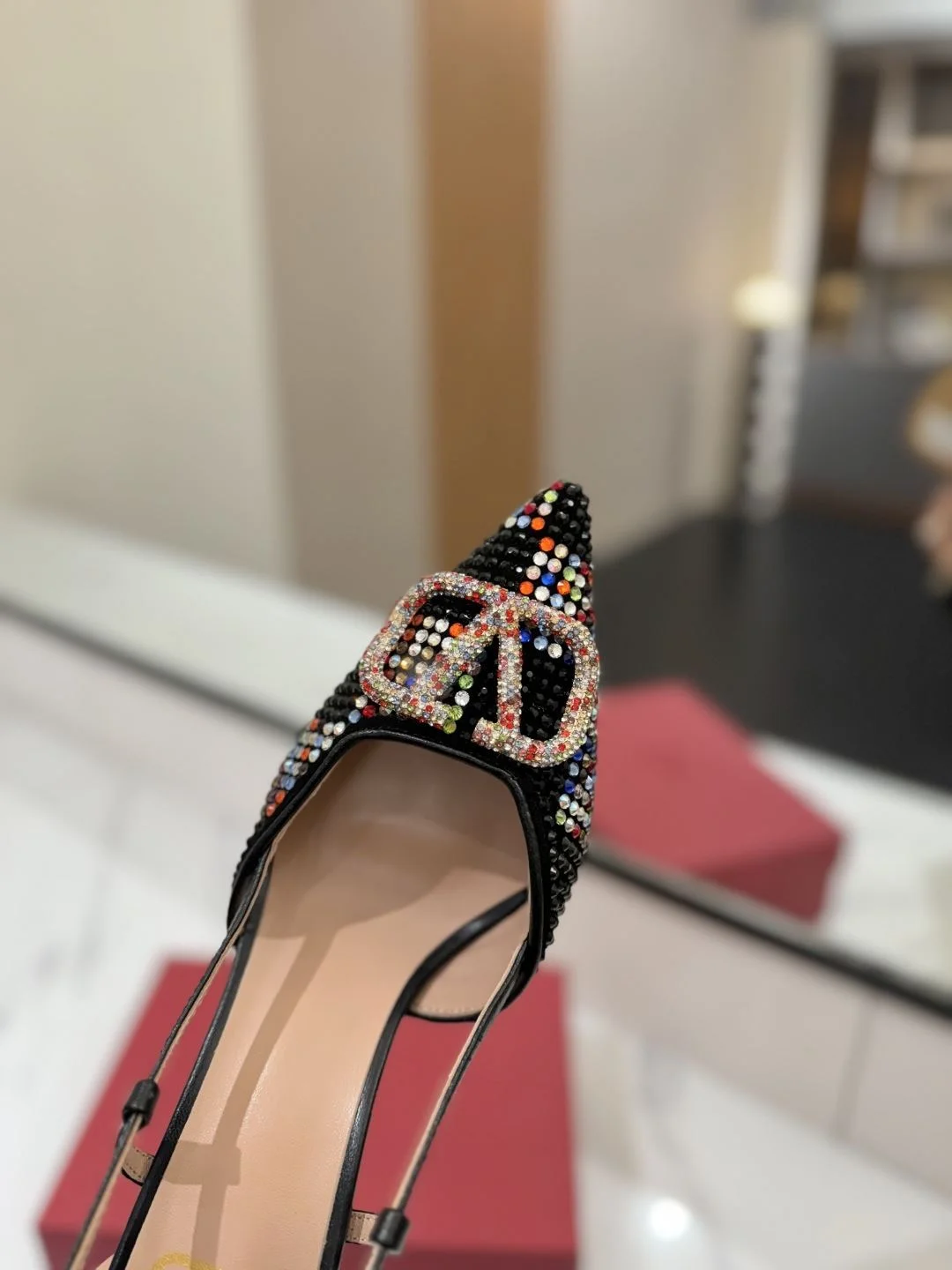 Sleek Valentino Sandals 35946