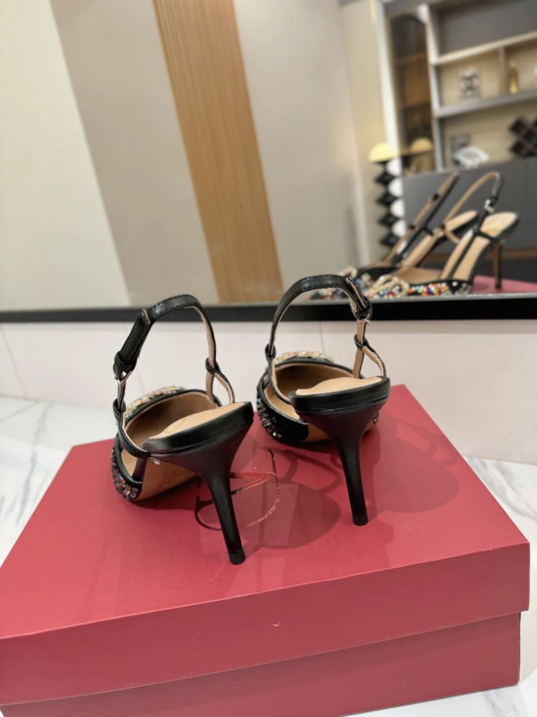 Sleek Valentino Sandals 35946