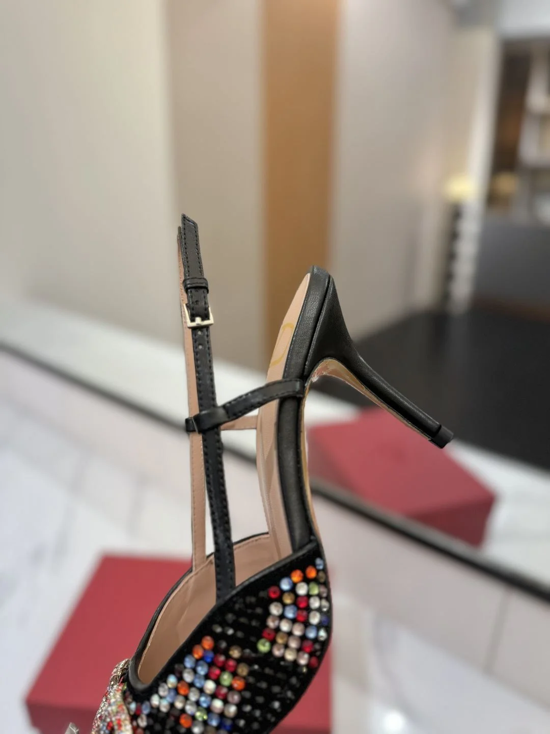 Sleek Valentino Sandals 35946