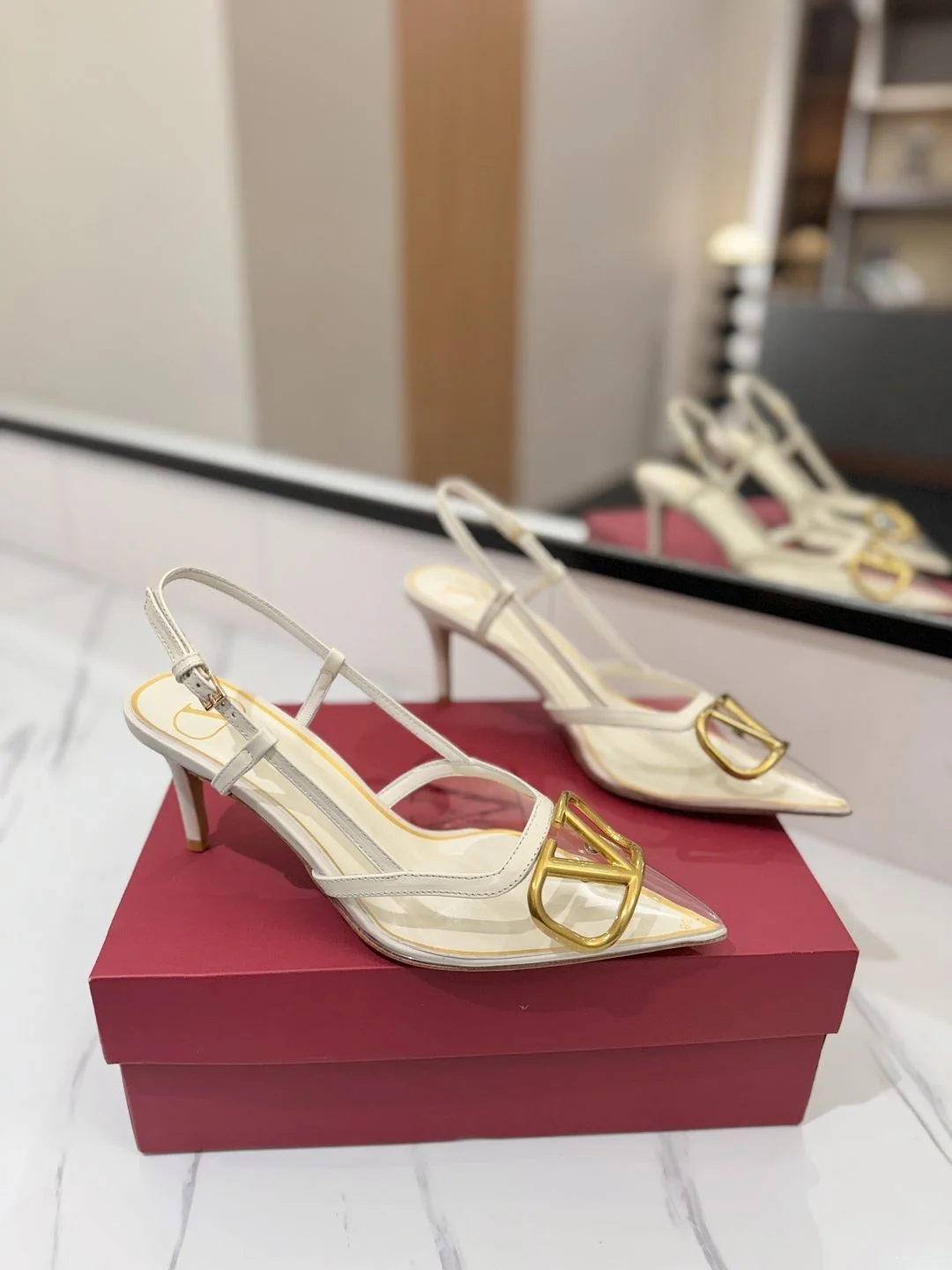 Classic Valentino Sandals 35949