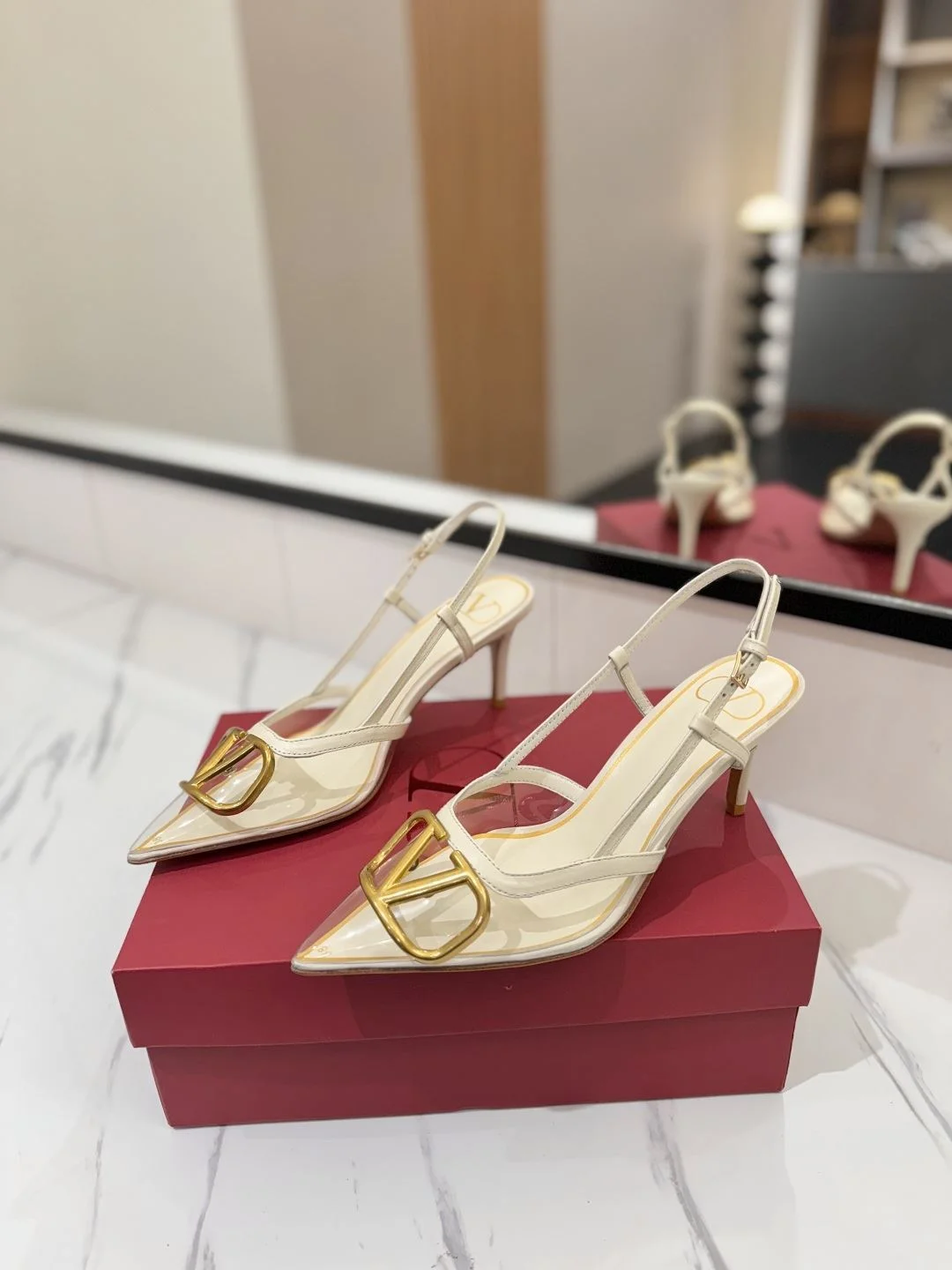 Classic Valentino Sandals 35949