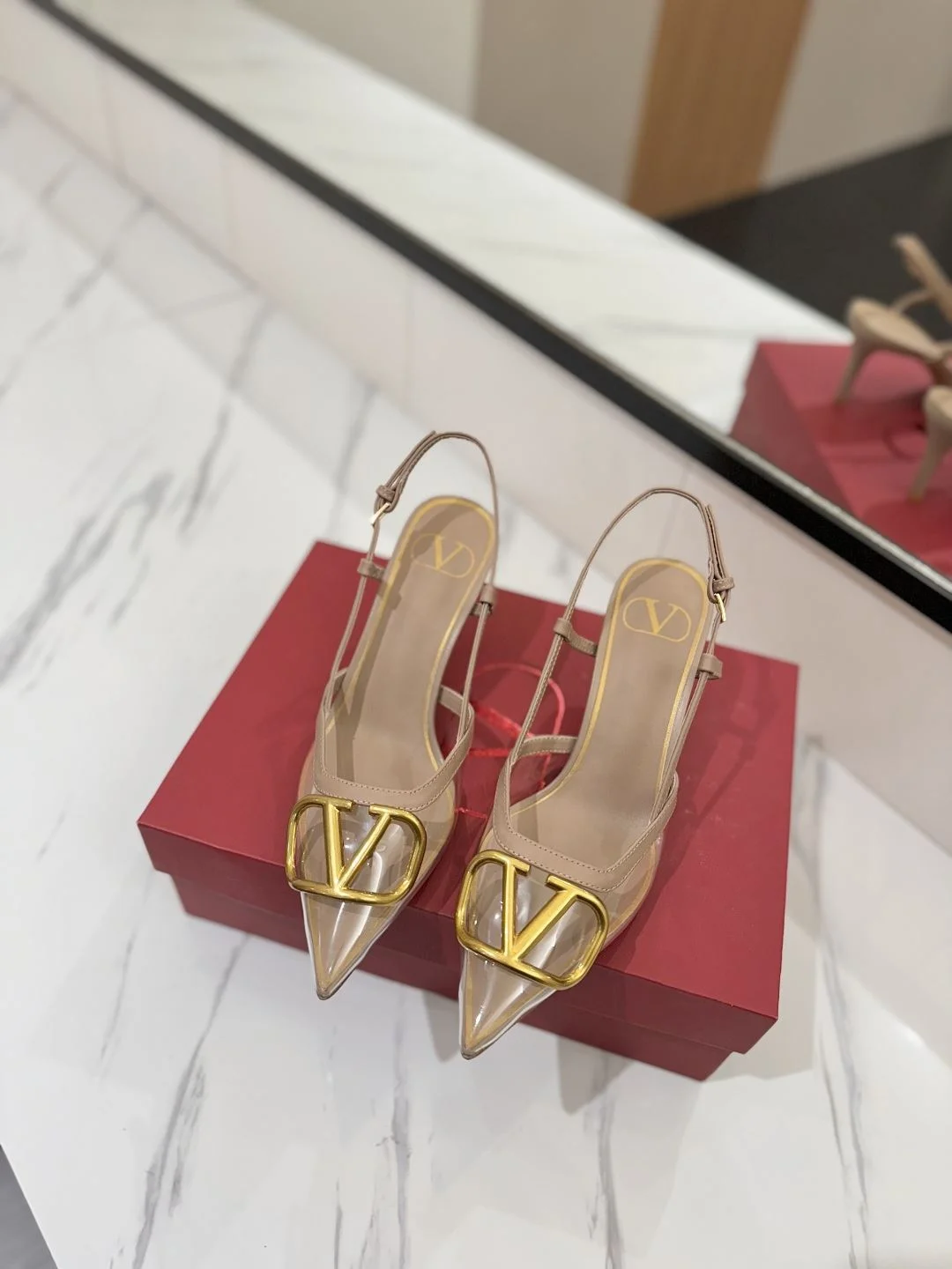 Durable Valentino Sandals 35947