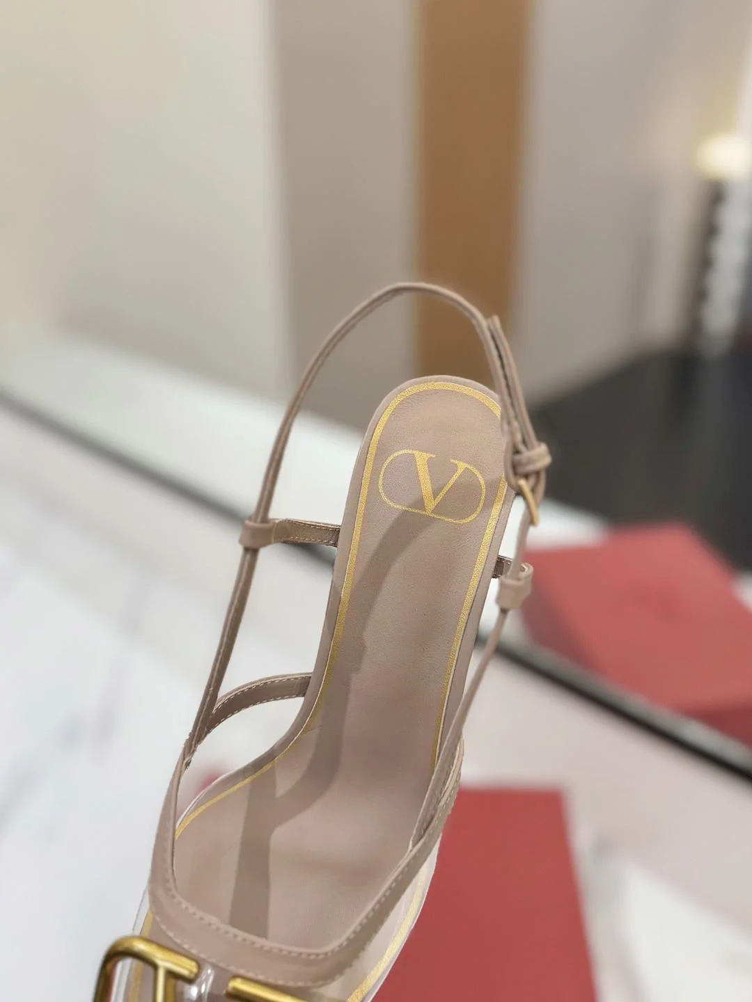 Durable Valentino Sandals 35947