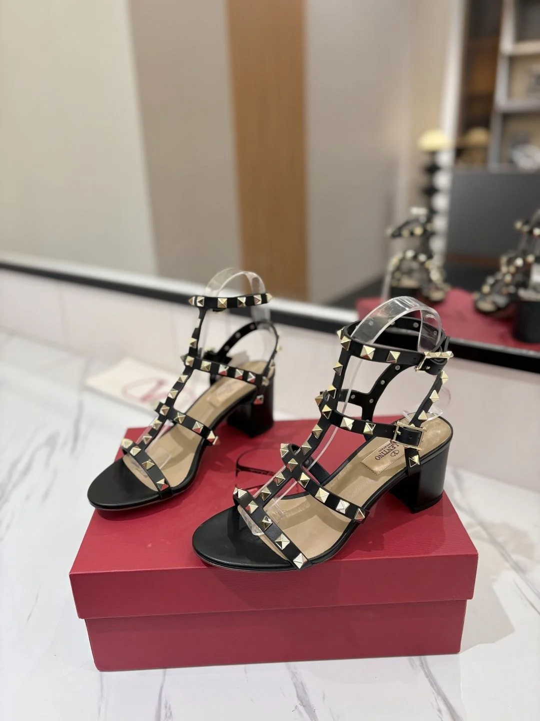 Valentino Sandals UrbanStyle 35945