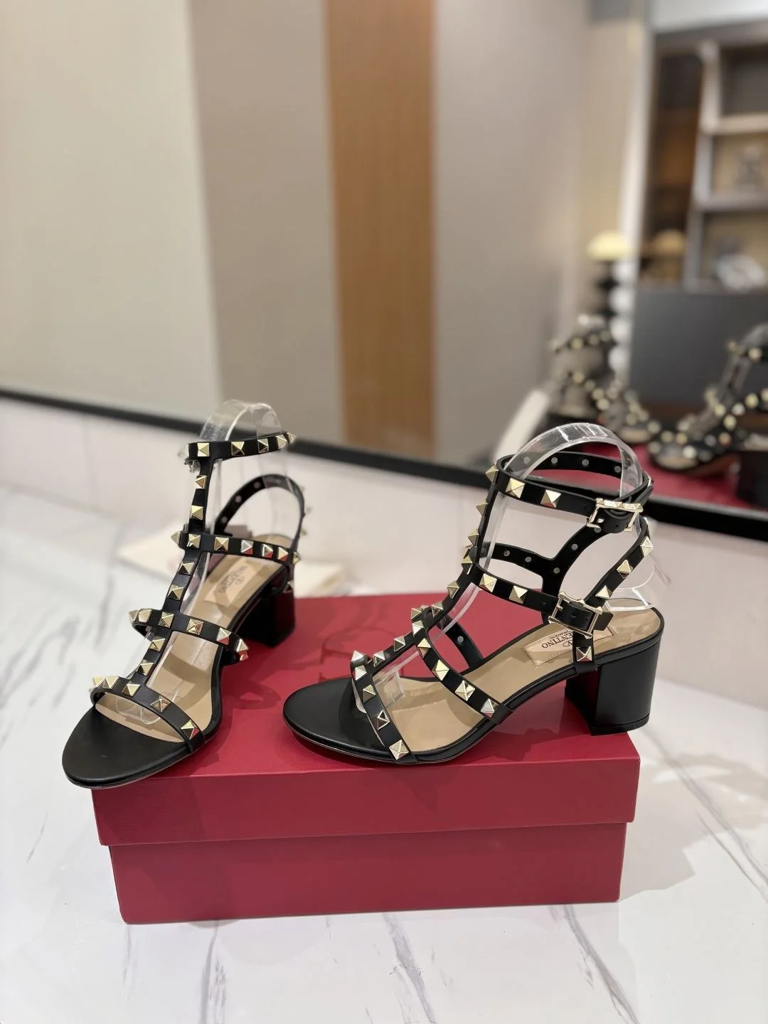 Valentino Sandals UrbanStyle 35945
