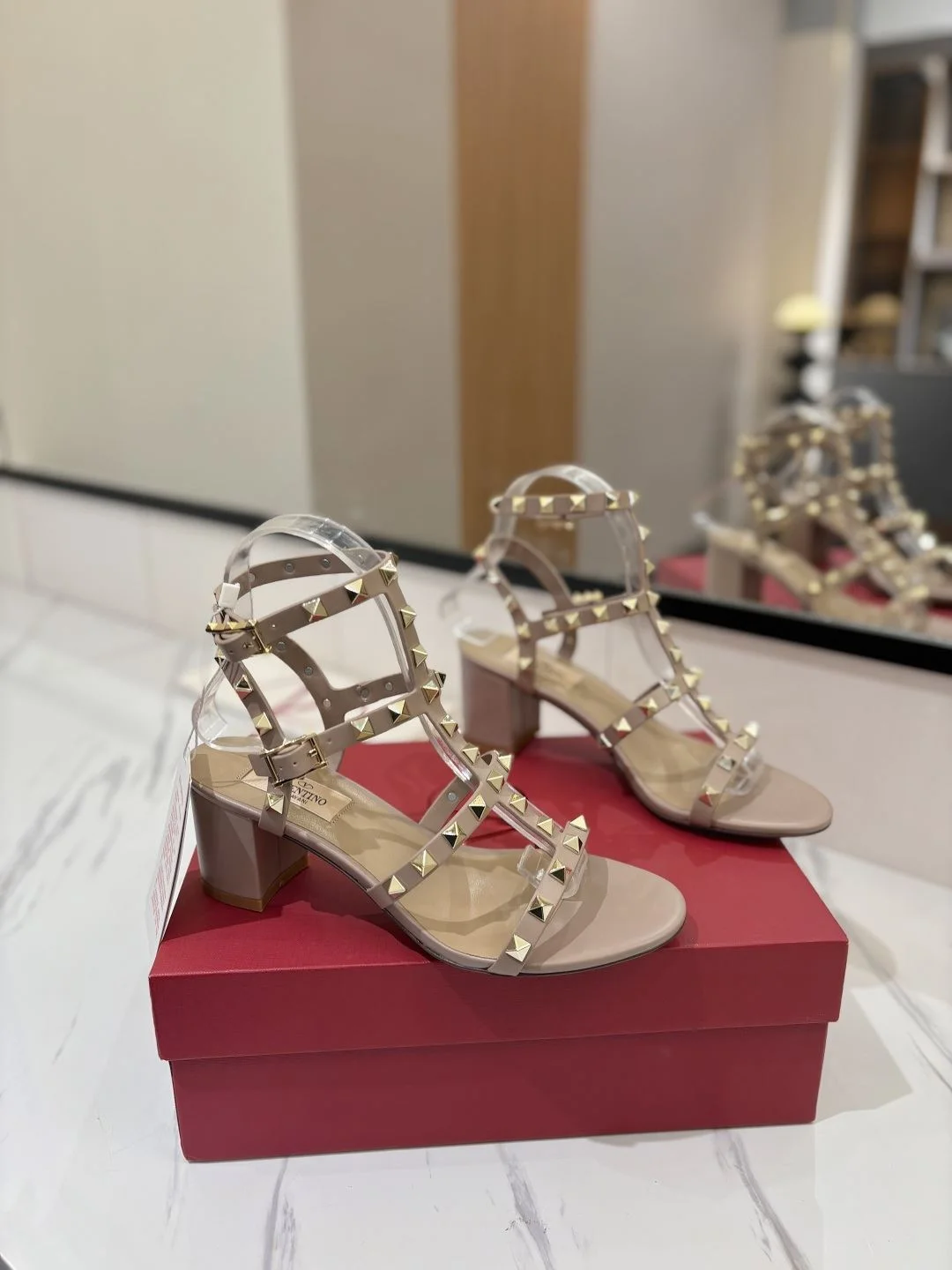 Valentino Sandals Breathable 35944