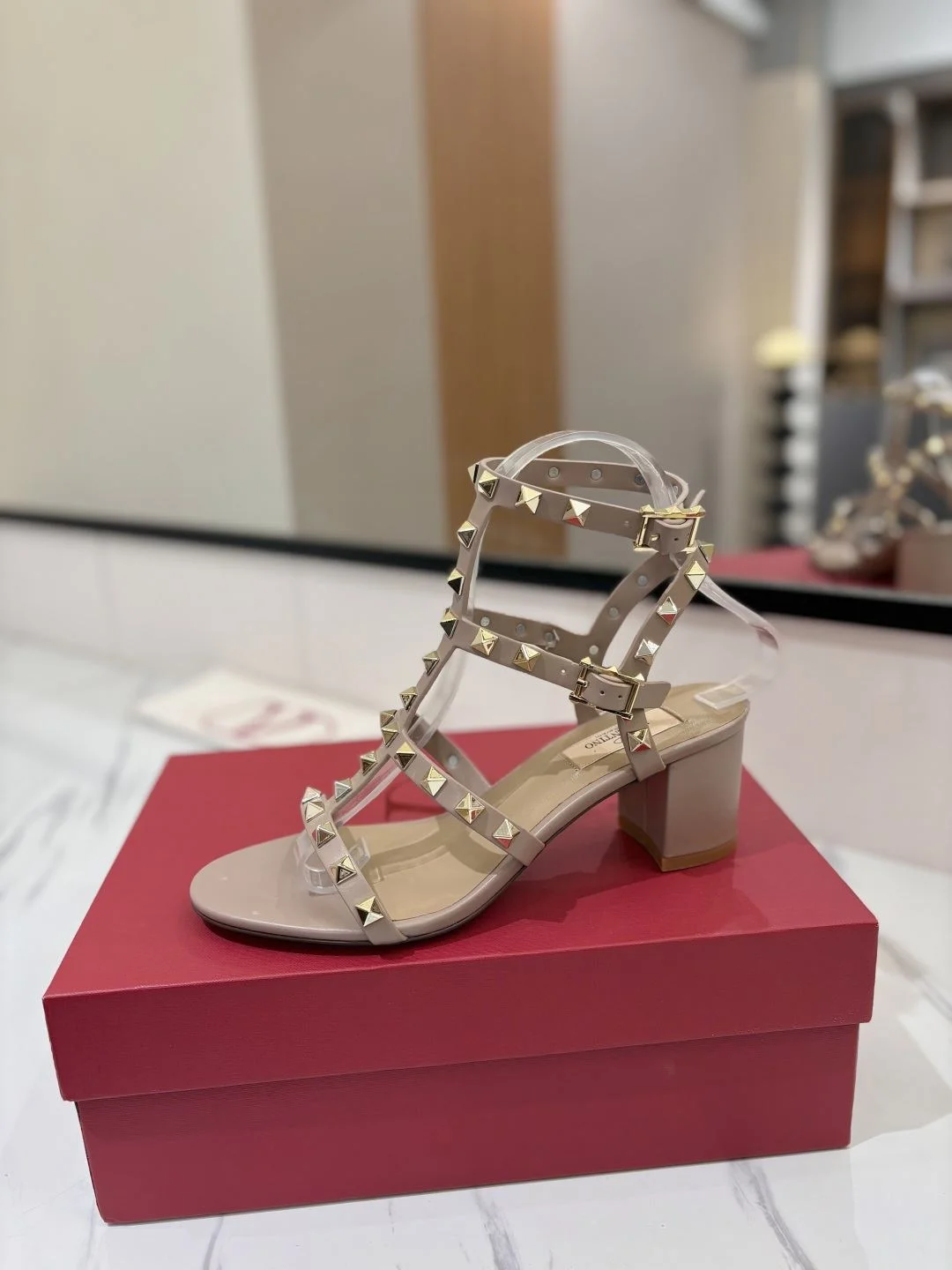 Valentino Sandals Breathable 35944