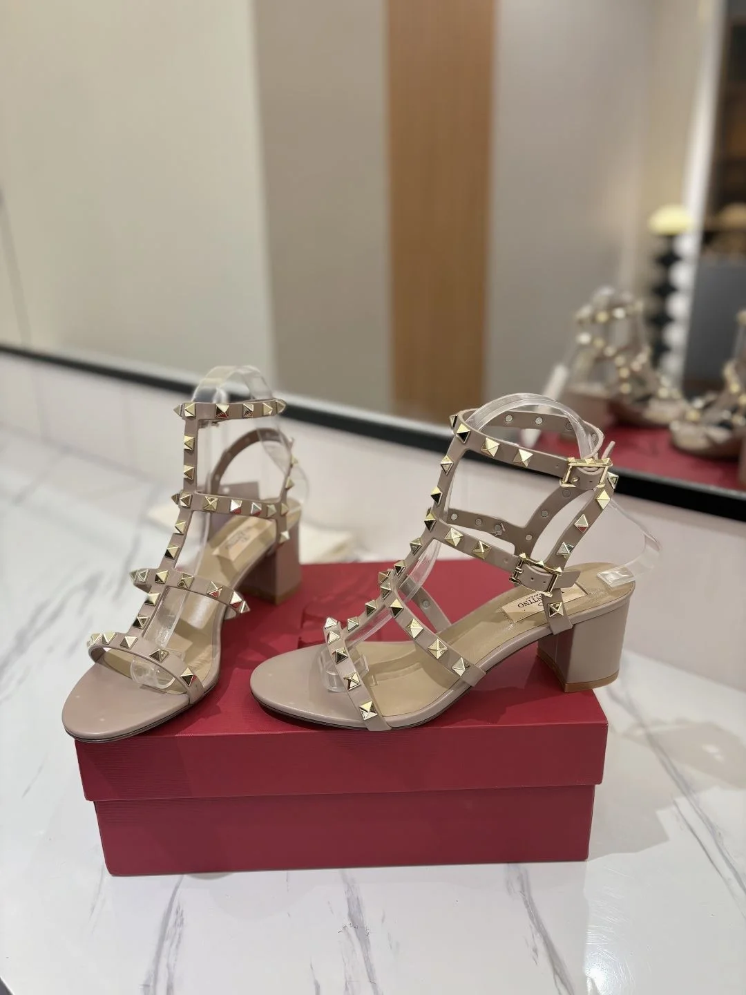 Valentino Sandals Breathable 35944