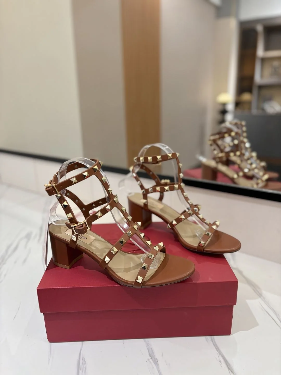 Valentino Sandals Popular 35940