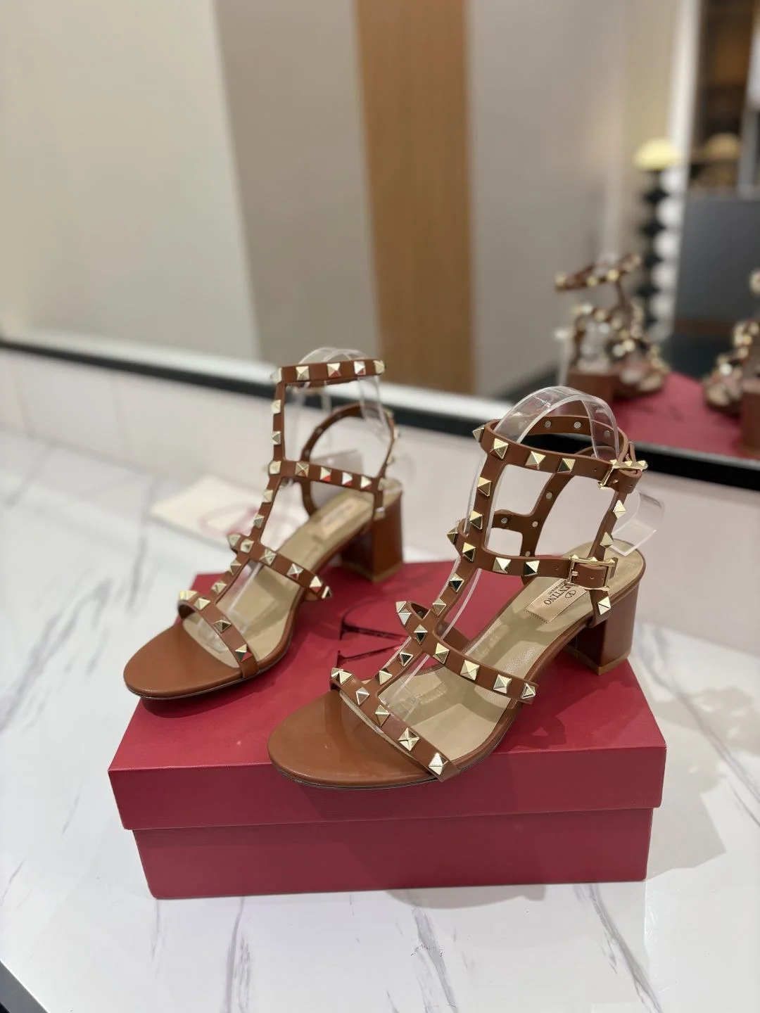 Valentino Sandals Popular 35940