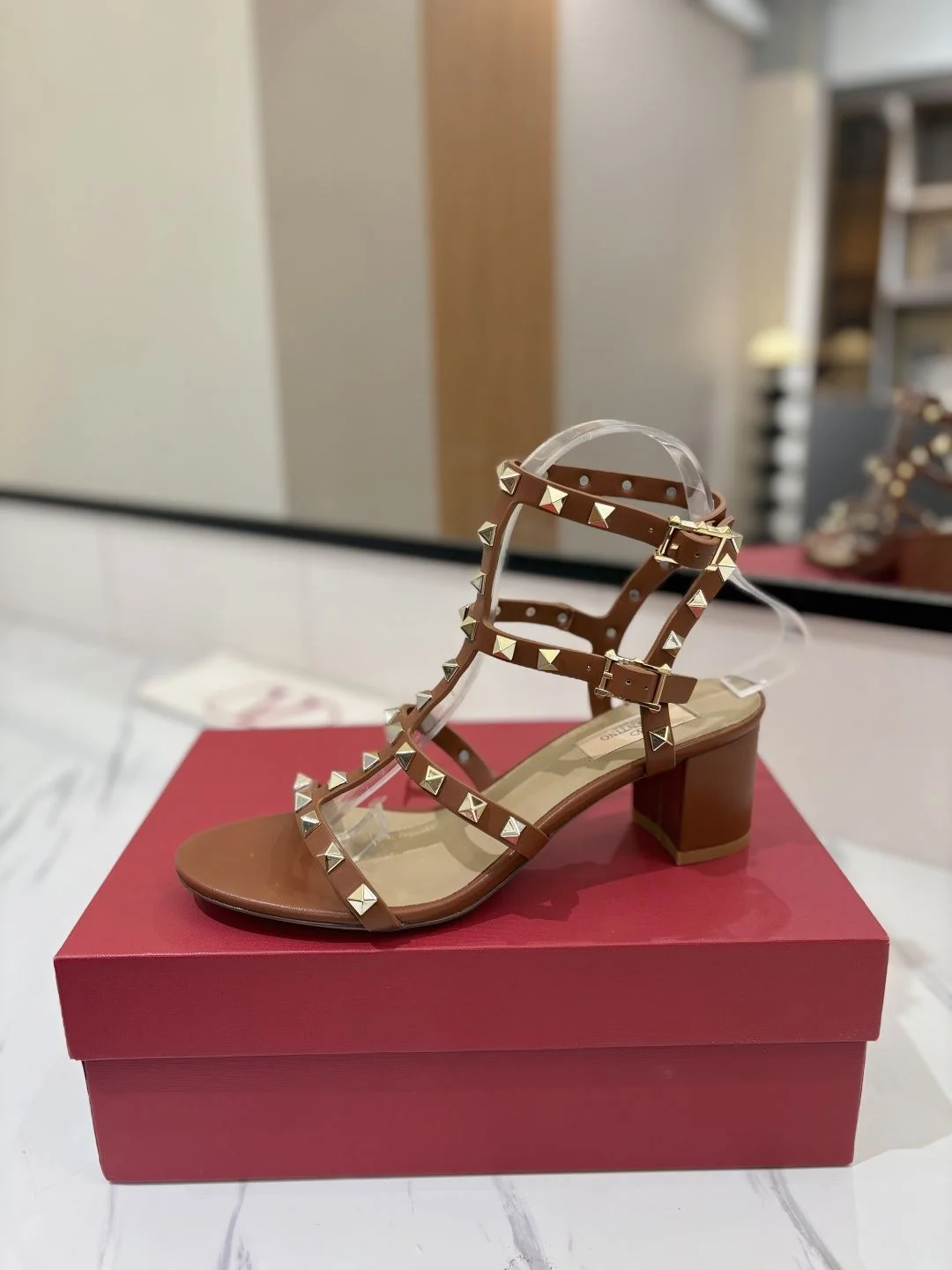 Valentino Sandals Popular 35940