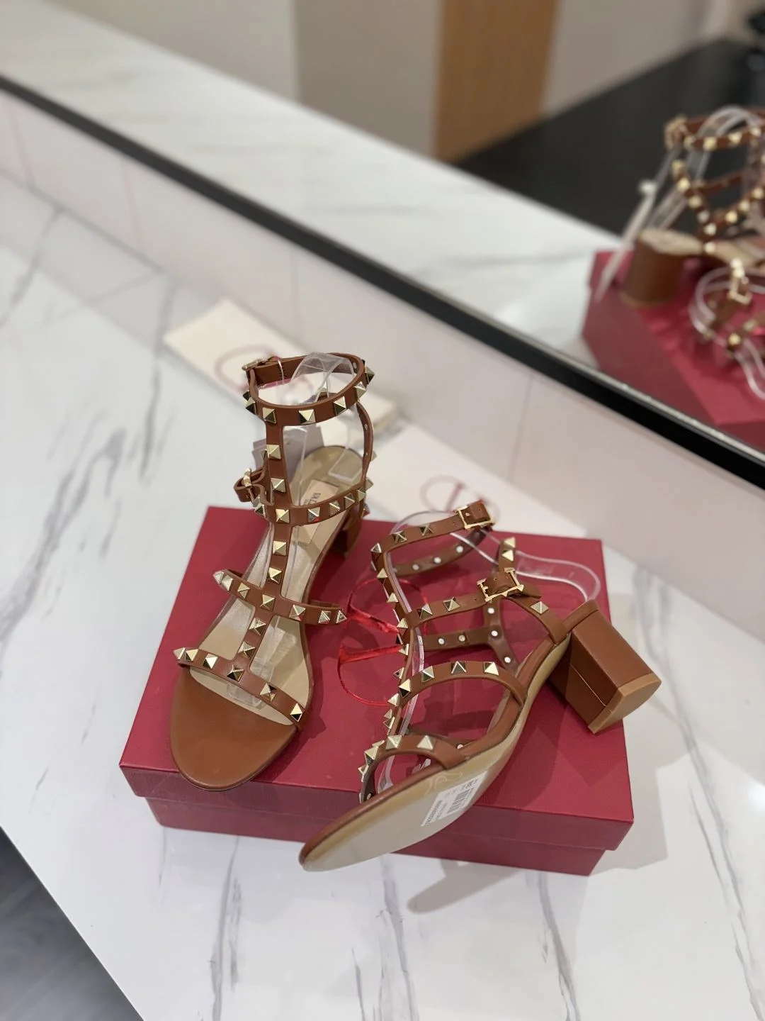 Valentino Sandals Popular 35940