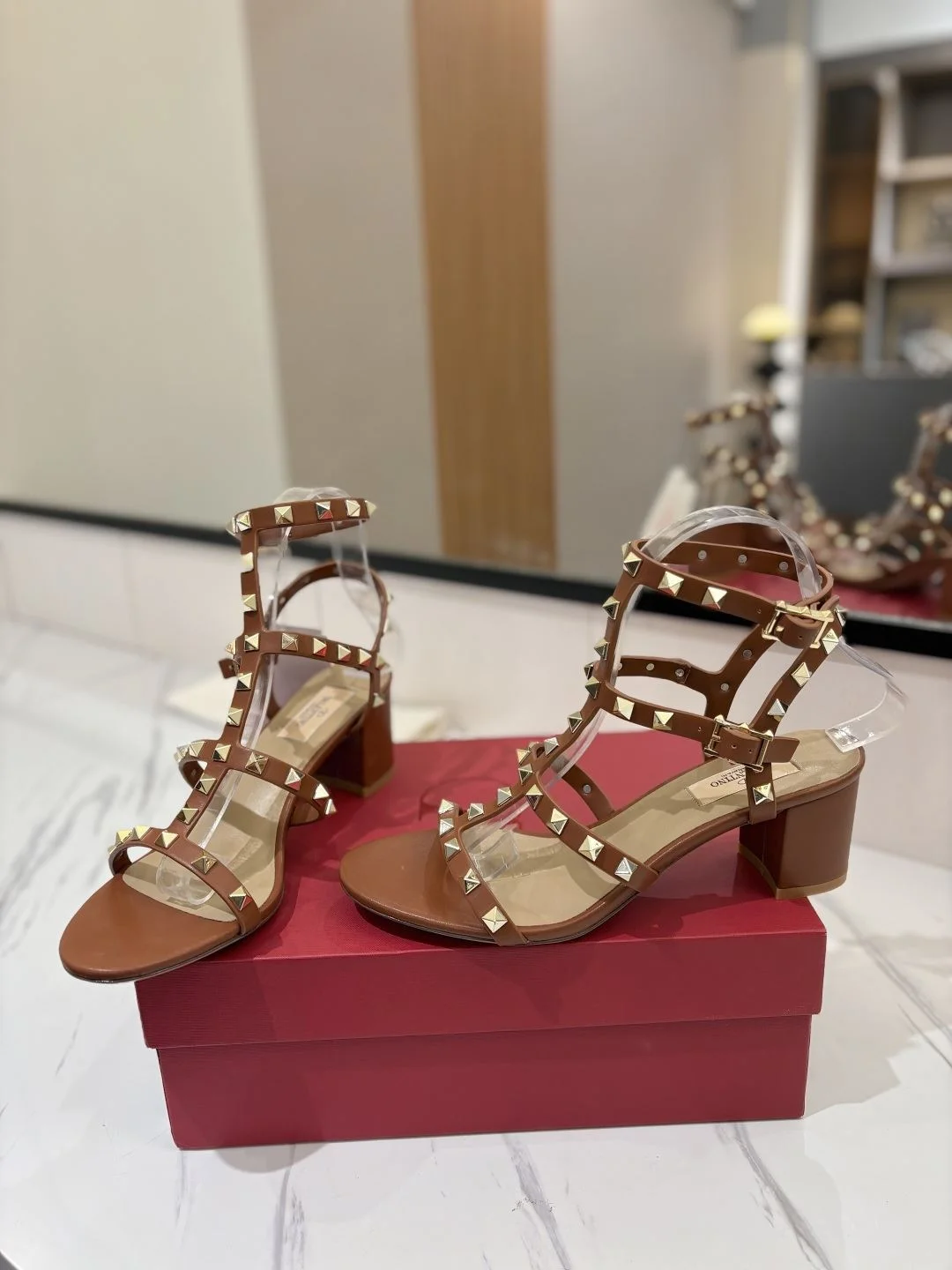 Valentino Sandals Popular 35940