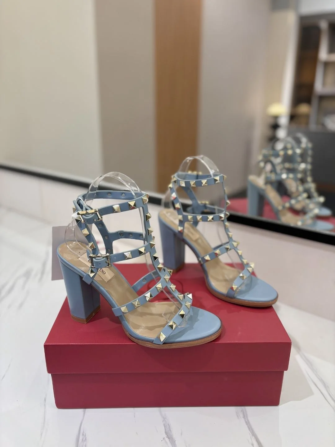 Valentino Sandals TravelReady 35937