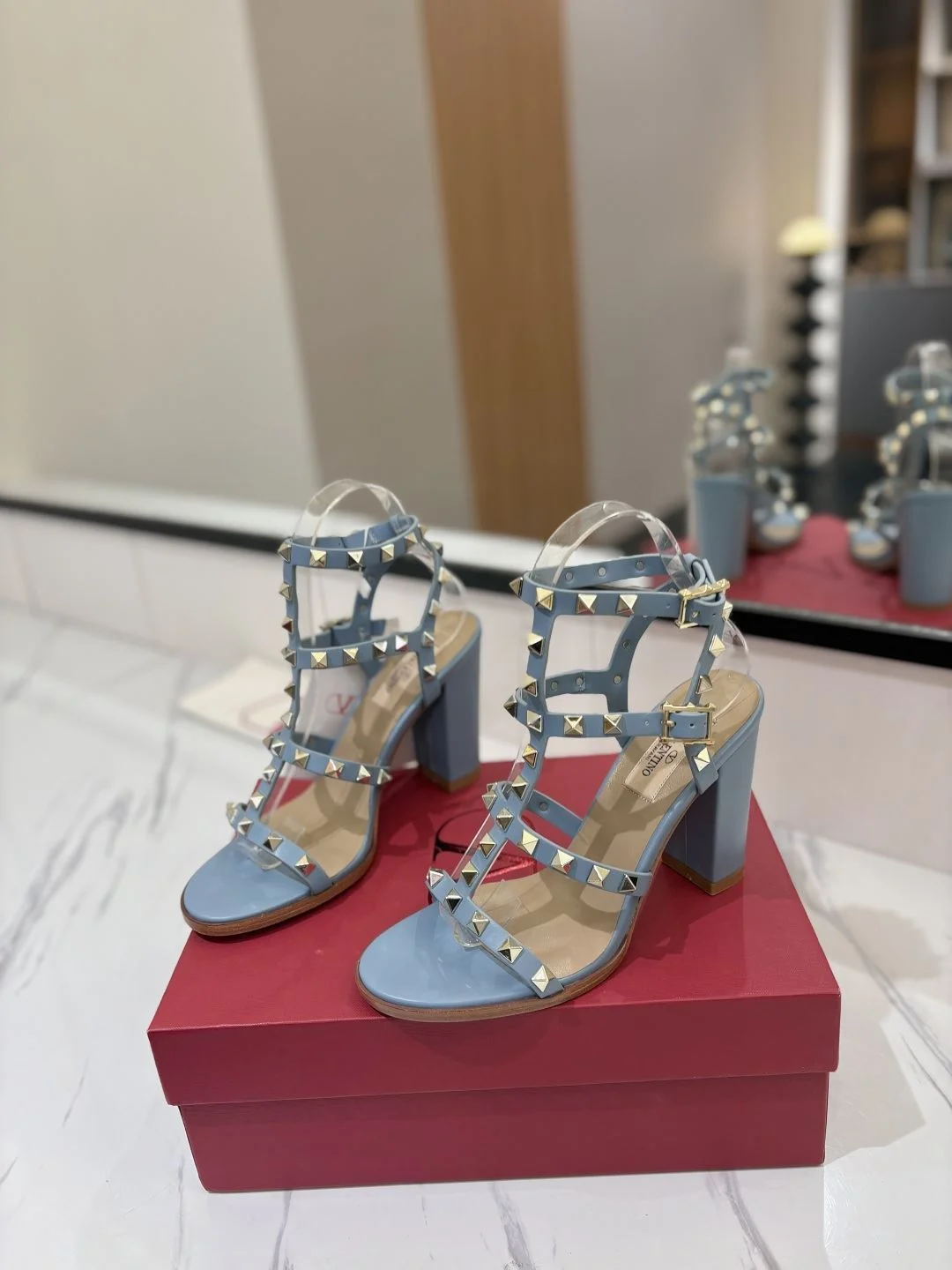 Valentino Sandals TravelReady 35937