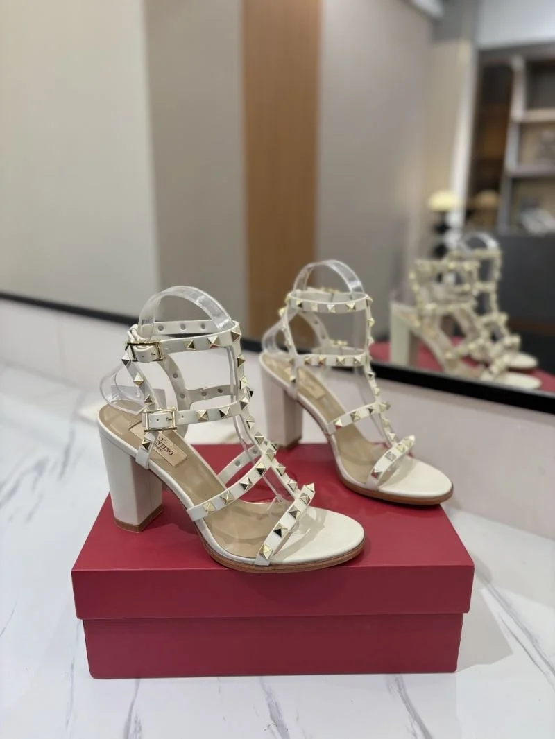 EyeCatching Valentino Sandals 35939