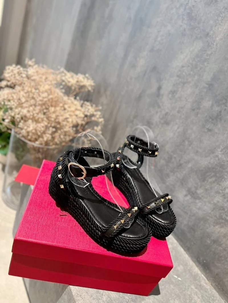 UrbanChic Valentino Sandals 35931