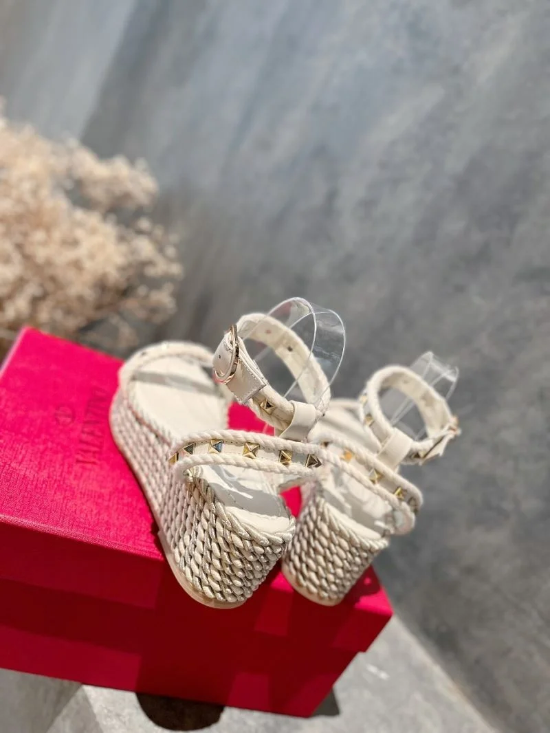 Sleek Valentino Sandals 35930