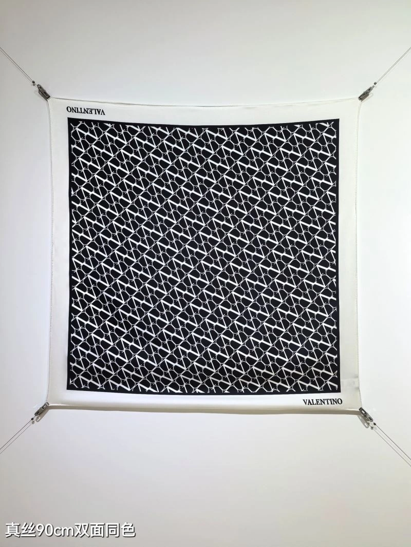 Versatile Valentino Scarf 270819