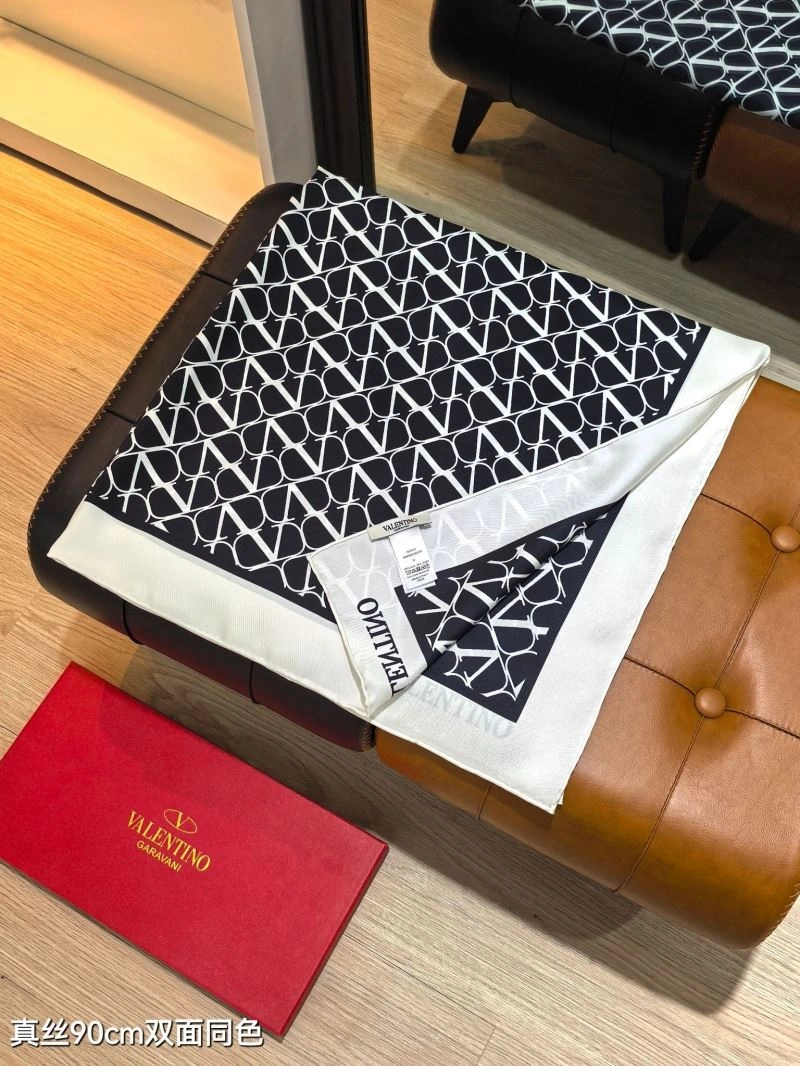Versatile Valentino Scarf 270819