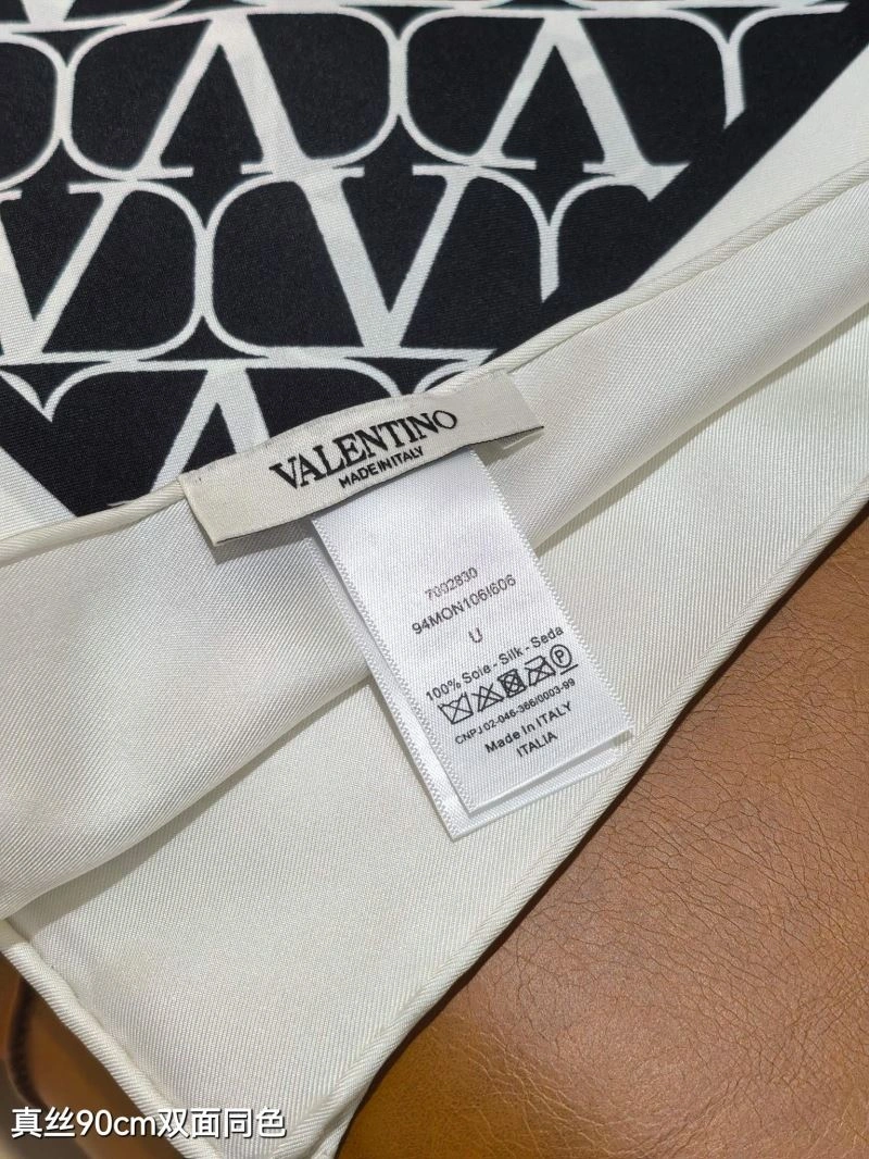 Versatile Valentino Scarf 270819