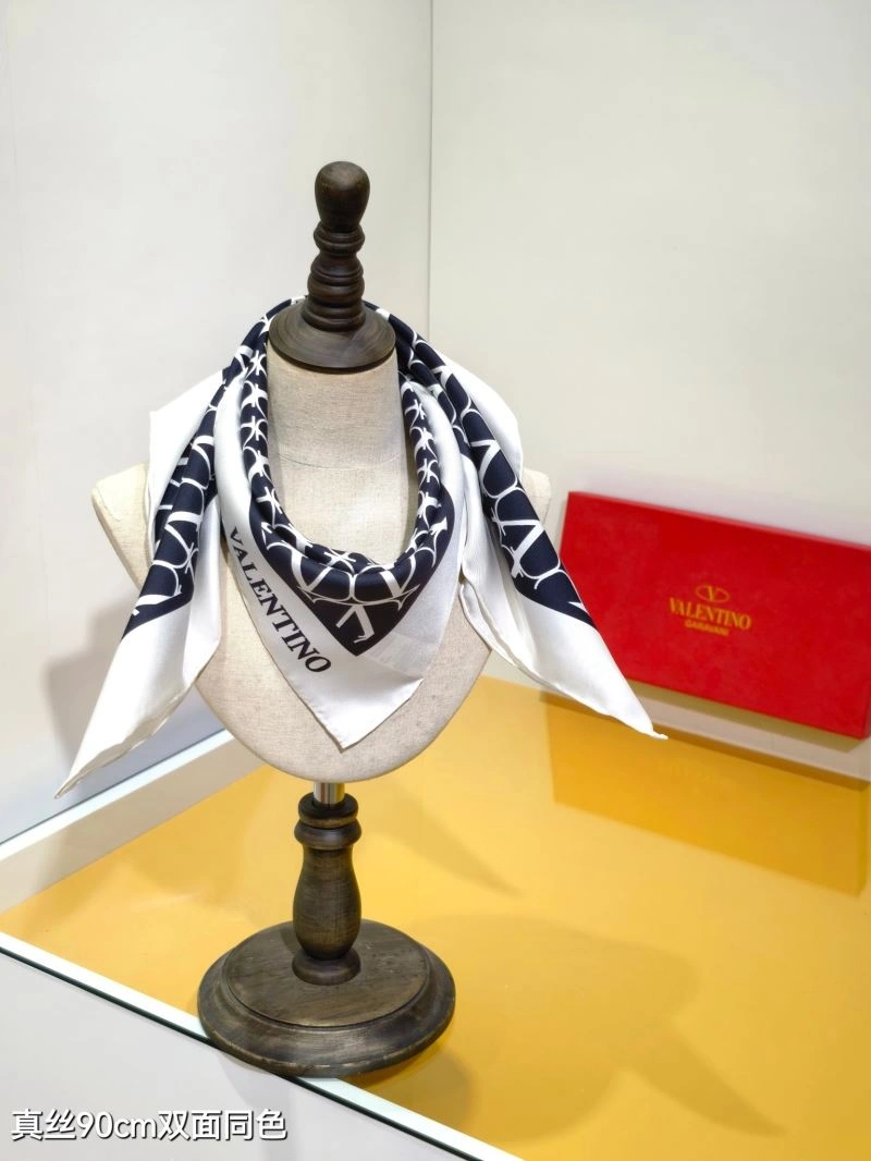 Versatile Valentino Scarf 270819