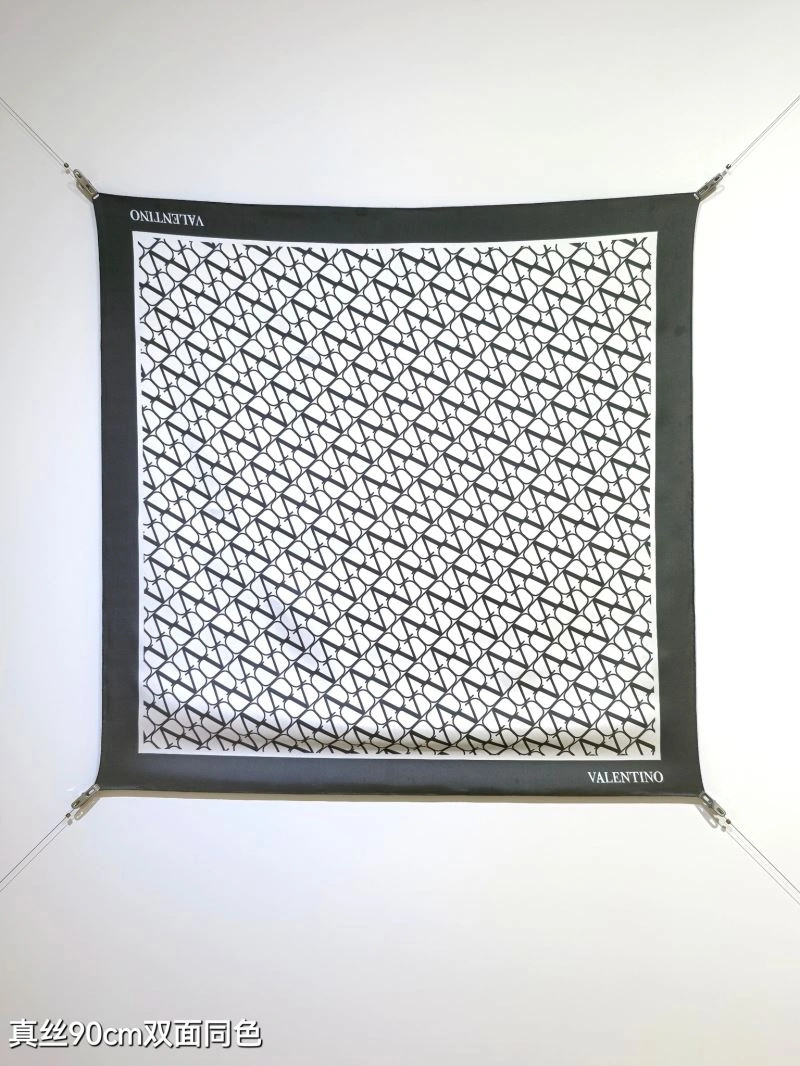 Classic Valentino Scarf 270826