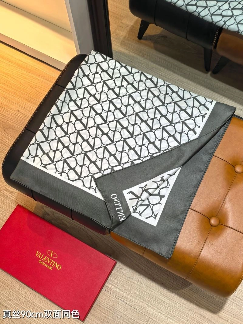 Classic Valentino Scarf 270826