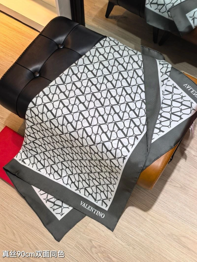 Classic Valentino Scarf 270826