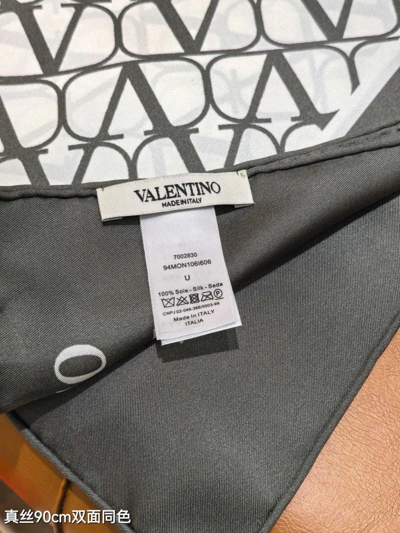 Classic Valentino Scarf 270826
