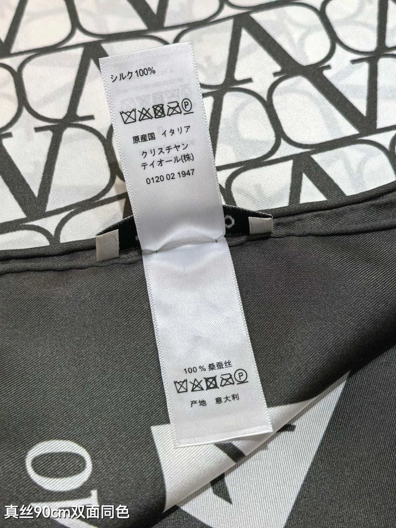 Classic Valentino Scarf 270826
