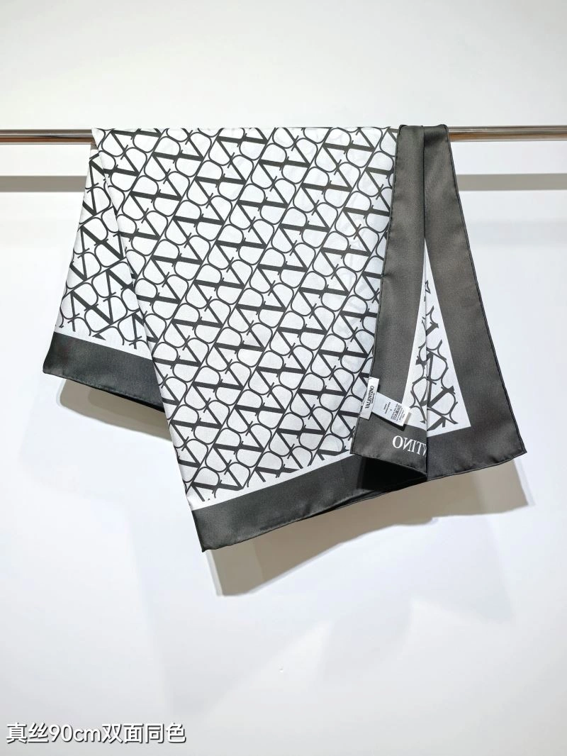 Classic Valentino Scarf 270826