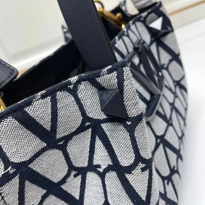 Contemporary Valentino Shopping Bags 86780
