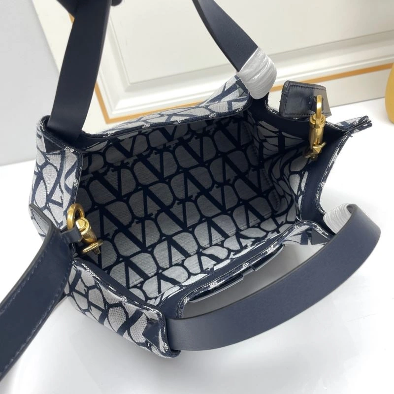Contemporary Valentino Shopping Bags 86780