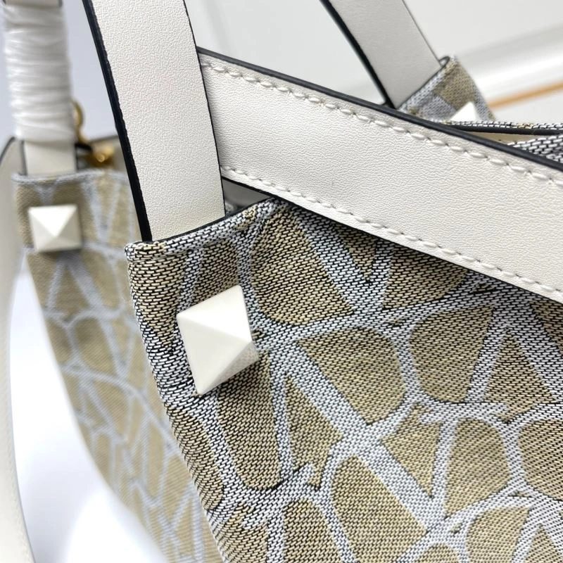 Sleek Valentino Shopping Bags 86779
