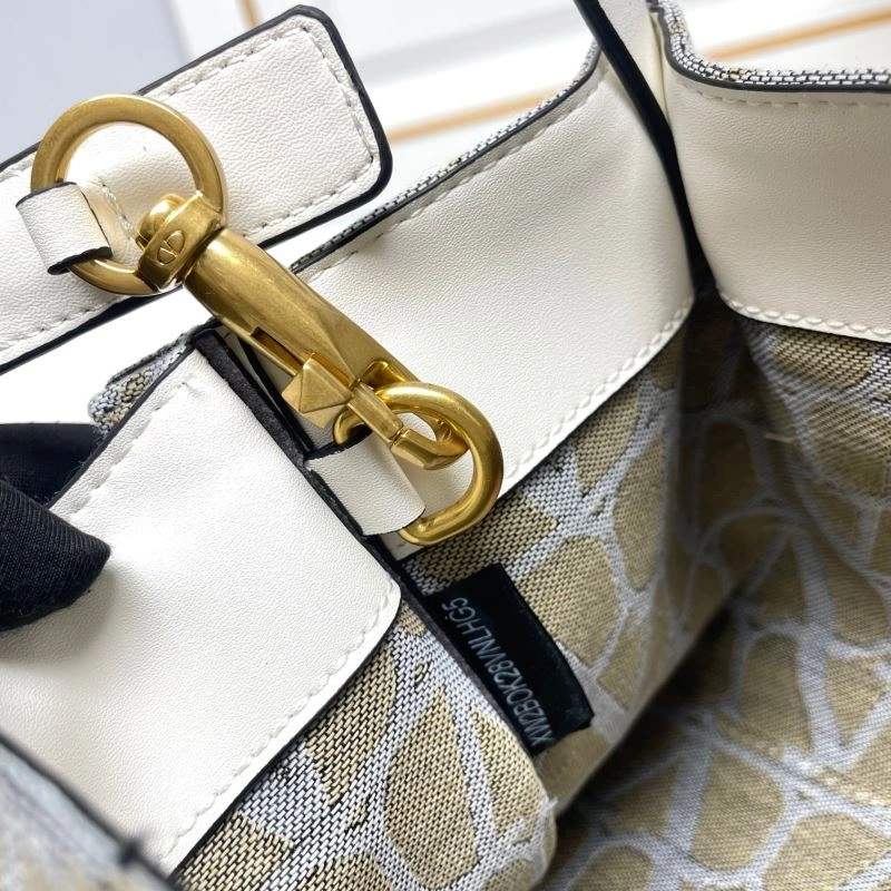 Sleek Valentino Shopping Bags 86779