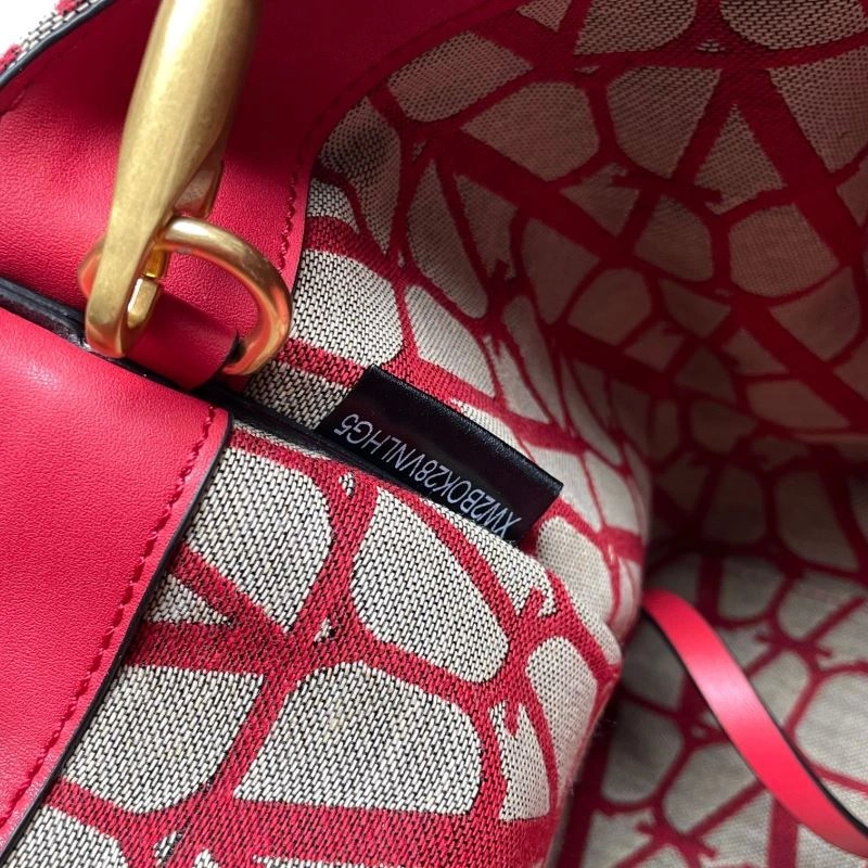 Supportive Valentino Shopping Bags 86776
