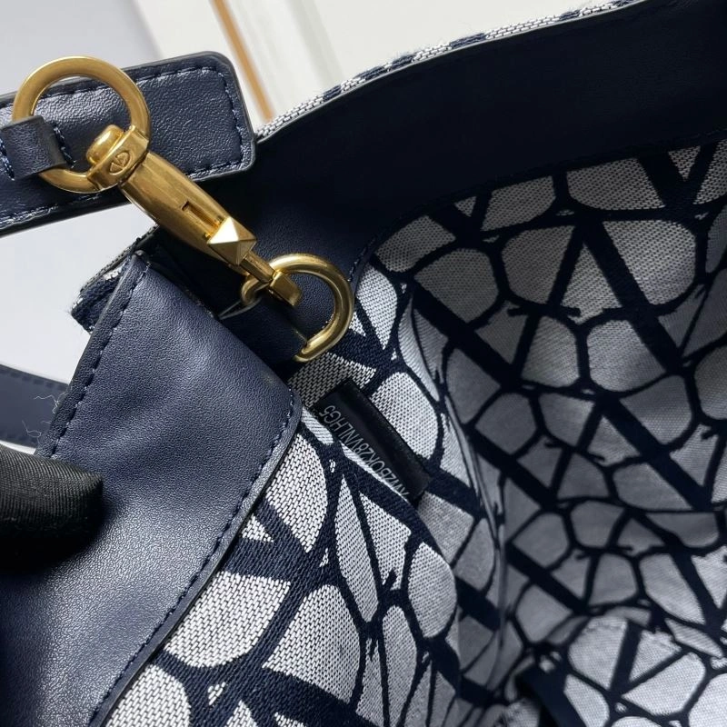 Valentino Shopping Bags SmoothTexture 86775