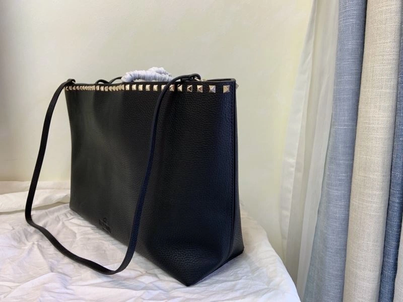 Effortless Valentino Shopping Bags 59609