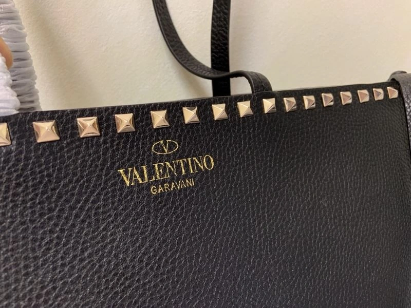 Effortless Valentino Shopping Bags 59609