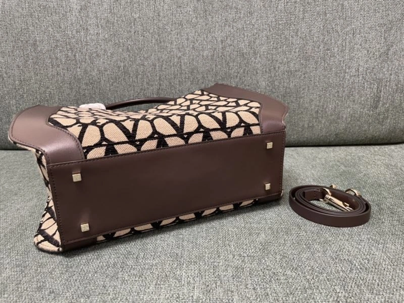 HighPerformance Valentino Shopping Bags 59599