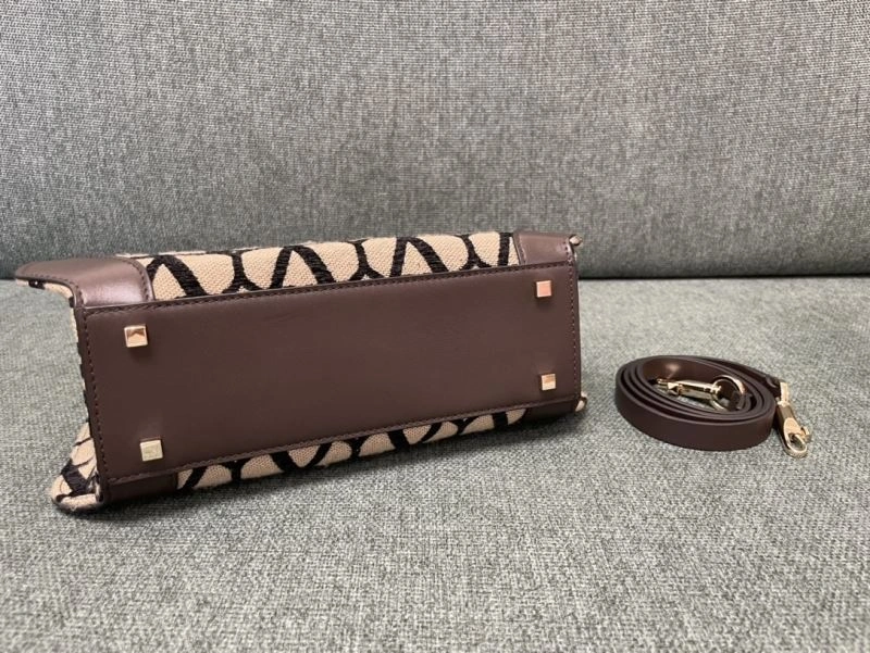 Lightweight Valentino Shopping Bags 59596